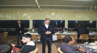 AK Parti milletvekili adayları muhtarlarla iftarda bir araya geldi