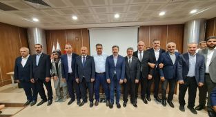 AK Partili Milletvekilleri mazbatalarını teslim aldı