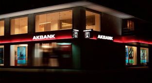 Akbank'tan sosyal medyada yükselen eleştirilere yanıt: Güvenlik açığı iddiaları asılsız
