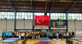 Akyazı’da masa tenisi müsabakaları şenlik havasında geçti