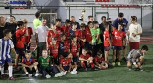 Alaağaç A, Naci Fazlıoğlu U13 Futbol Turnuvası’nda şampiyon oldu