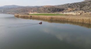 Alabora olan teknede kaybolan kişiyi arama çalışması sürüyor