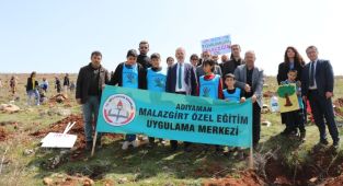 Ali Tosun otizm için fidan dikme etkinliğine katıldı