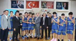 Altınşehir Anadolu Lisesi şampiyon oldu