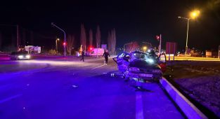 Ambulans ile otomobil çarpıştı: 9 yaralı