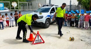 Anaokulu öğrencileri trafik kuralları hakkında bilinçlendiriliyor