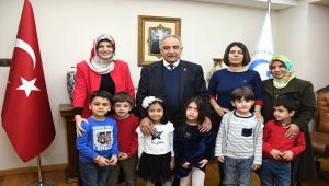 Anaokulu Öğrencilerinden Rektör Turgut’a Ziyaret