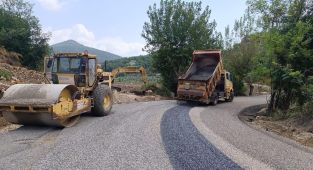 Andırın'da 6 mahalleye ulaşım sağlayan yol yenilendi