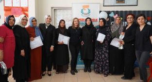 Anneler Haliliye Belediyesi ile okuma yazma sertifikalarını aldı - Videolu Haber