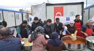 Antalyalı mühendislerden Adıyamanlı depremzedelere iftar - Videolu Haber
