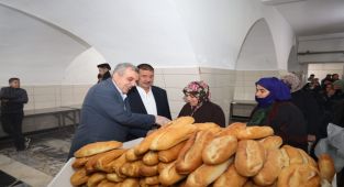 Aşevine halk ekmek desteği - Videolu Haber