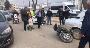 Atatürk Bulvarı’nda motor otomobilin altına girdi - Videolu Haber