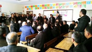 Atatürk İlkokulu Öğrenci Velileri, İlçe Milli Eğitim Müdürlüğünü Protesto Etti