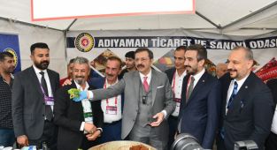 ATSO, TOBB’un 81. Genel Kurulunda Adıyaman çiğköftesini tanıttı