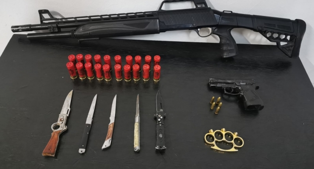 Av Tüfeği Ve Tabanca Bulunan Otomobilin Sürücüsüne Gözaltı