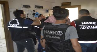 Avukatın otomobilden 5 kilo 800 gram uyuşturucu çıktı - Videolu Haber