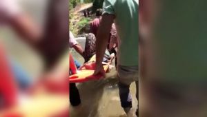 Ayağı kırılan yaşlı kadın için sağlık ekipleri seferber oldu - Videolu Haber