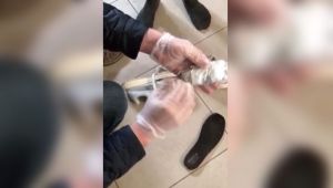 Ayakkabısına gizlediği uyuşturucuyla yakalandı - Videolu Haber