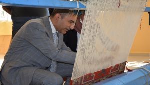 Ayasofya Camisi'nin mihrabında kullanılacak seccade, Besni tezgahında dokunuyor