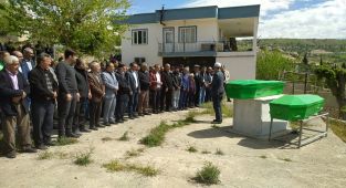 Baba ve kızı gözyaşları arasında yan yana toprağa verildi