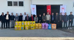 Badem bahçeleri için gübre dağıtımı yapıldı