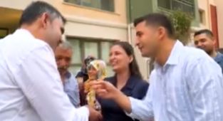 Bakan Kurum, Adıyaman’da genç çiftin mutluğuna ortak olduğu bir paylaşım yaptı