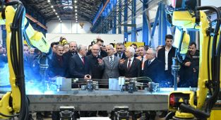 Bakan Uraloğlu: Milli elektrikli hızlı tren seti prototipi bu yıl raylara inecek