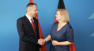 Bakan Yerlikaya ve Bakan Nancy Feaser bir araya geldi