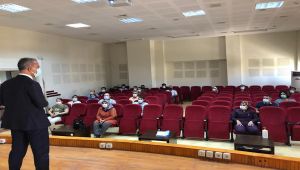 Bakım personeline Kovid-19 pandemisinden korunma yolları eğitimi