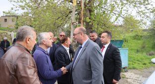Başkan Akpınar mahalle ziyaretleri yaparak vatandaşlarla hasbihal etti