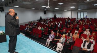 Başkan Akpınar söyleşi programında gençlerle konuştu
