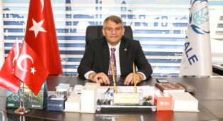 Başkan Ayhan, 19 Mayıs Atatürk'ü Anma, Gençlik ve Spor Bayramı’nı kutladı