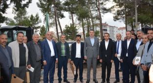 Başkan Emre’den muhtarlara bilgisayar desteği