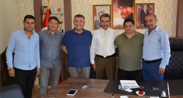 Başkan Emre'ye "Besni İçin Çal" Ekibinden Ziyaret