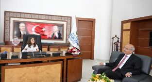 Başkan Er başkanlık koltuğunu Aksarı’ya devretti