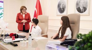 Başkan Fatma Şahin 23 Nisan’da koltuğunu çocuklara devretti