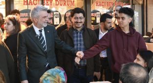 Başkan Görgel, Kapalı Çarşı’da esnaf ve vatandaşlarla bir araya geldi