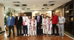 Başkan Gülpınar genç sporcularla buluştu - Videolu Haber