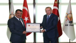 Başkan Gürkan, Cumhurbaşkanı Erdoğan'a 'Fahri Hemşerilik Beratı'nı Takdim Etti