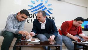 Başkan Kılınç, Engelli Çocuklarla Kek Yaptı, Ahşap Boyadı - Videolu Haber