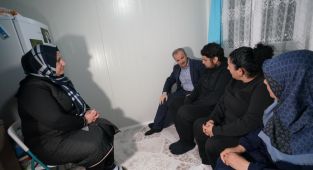 Başkan Kılınç, Konteyner kentte kapı kapı gezerek vatandaşları dinledi - Videolu Haber
