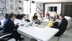 Başkan Kılınç, Minik Şiir Severlere Ödüllerini Takdim Etti