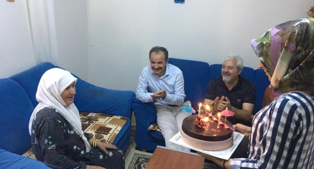 Başkan Kılınç’tan, Emine Teyzeye Doğum Günü Sürprizi