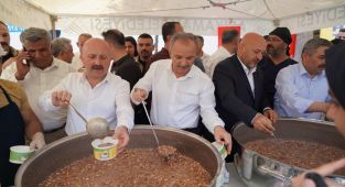 Başkan Kılınç’ tan vatandaşlara aşure ikramı