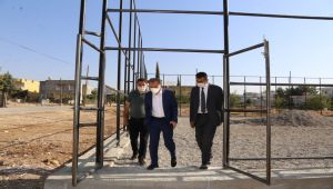 Başkan Kılınç, yapımı süren semt sahasında incelemelerde bulundu
