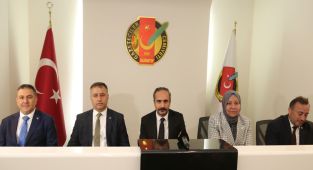 Başkan Kırmıztaş: Tüm siyasi partilere kapımız sonuna kadar açık