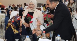 Başkan Nihat Çiftçi, Karaköprülü annelerle buluştu