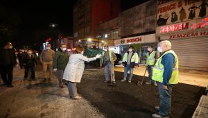 Başkan Şahin, Gazi Şehir İçin Gece Gündüz Çalışan Ekiplere Tatlı İkram Etti