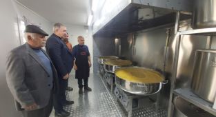 Başkan Turanlı: Depremzede kardeşlerimize yemek ve çorba ikramlarımız devam ediyor