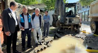 Başkan Tutdere sabahın ilk ışıklarından beri çalışan ekipleri yerinde ziyaret etti